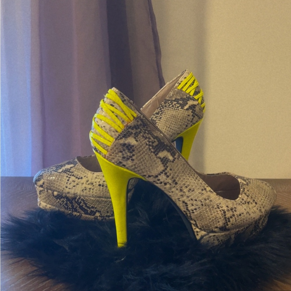 Shoe Dazzle Snakeskin Heels with Vibrant Yellow Accents